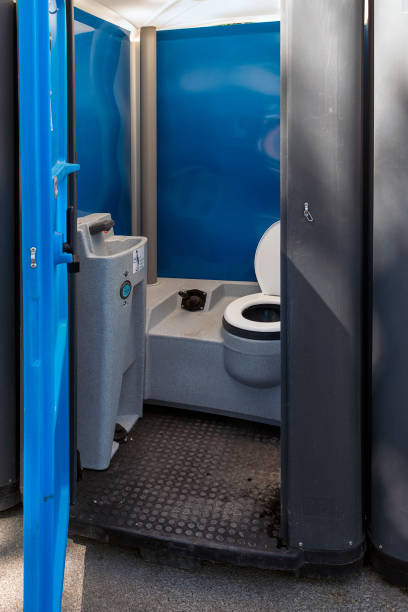 Best Portable bathroom rental  in Waukee, IA